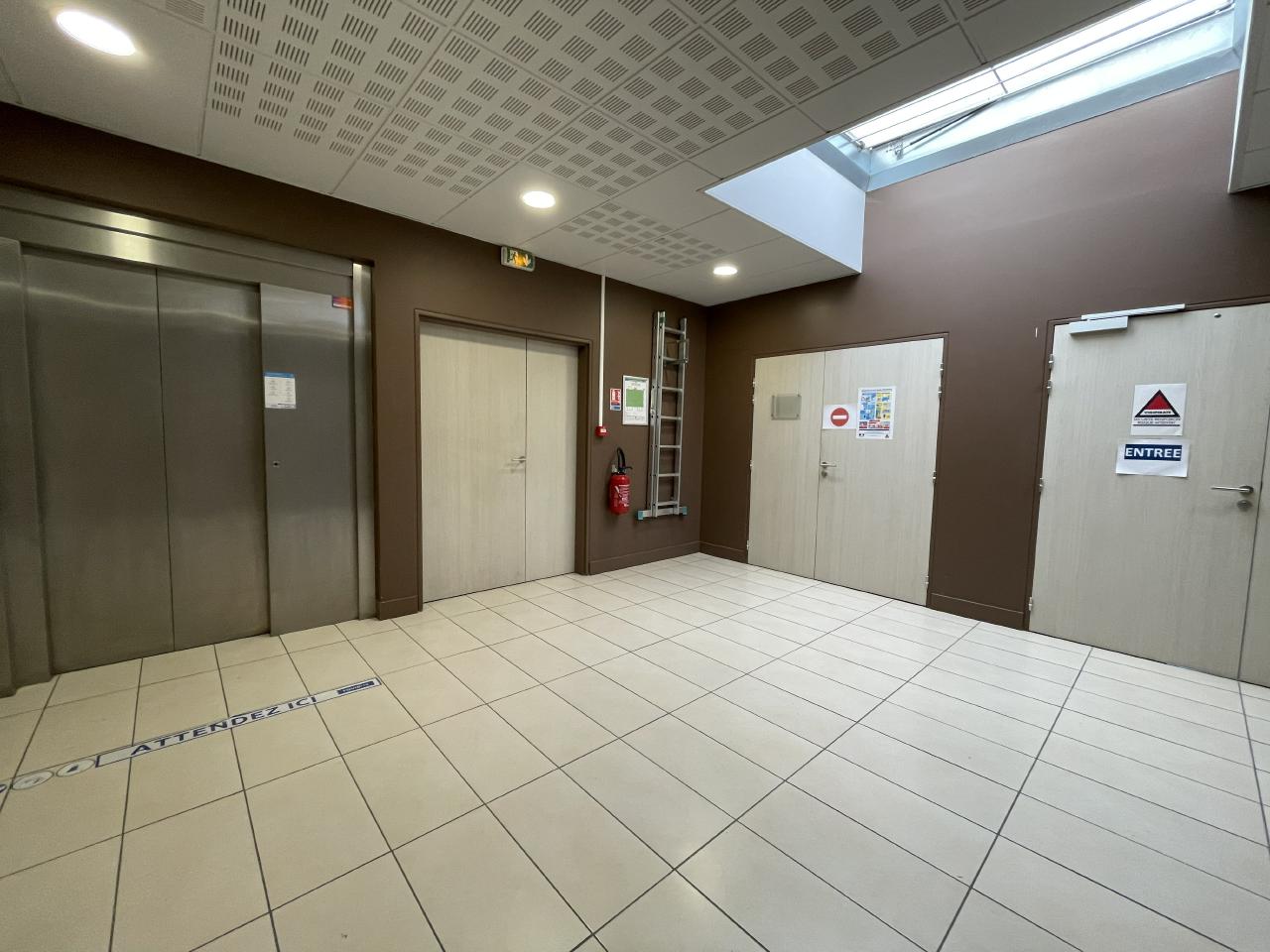Bureau Aix-en-Provence 72m² Location bureau Aix-en-Provence Bouches-du-Rhône OLBUR2309247 8